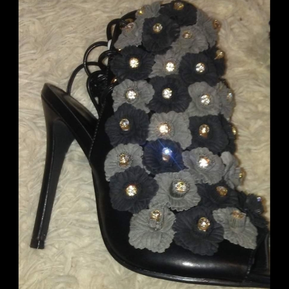 Black & grey Rose High heel Shoes (price firm) - Picture 3 of 4